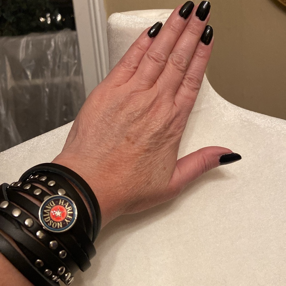 - HD Snap Button Wrap Bracelet - Picture 3 of 10